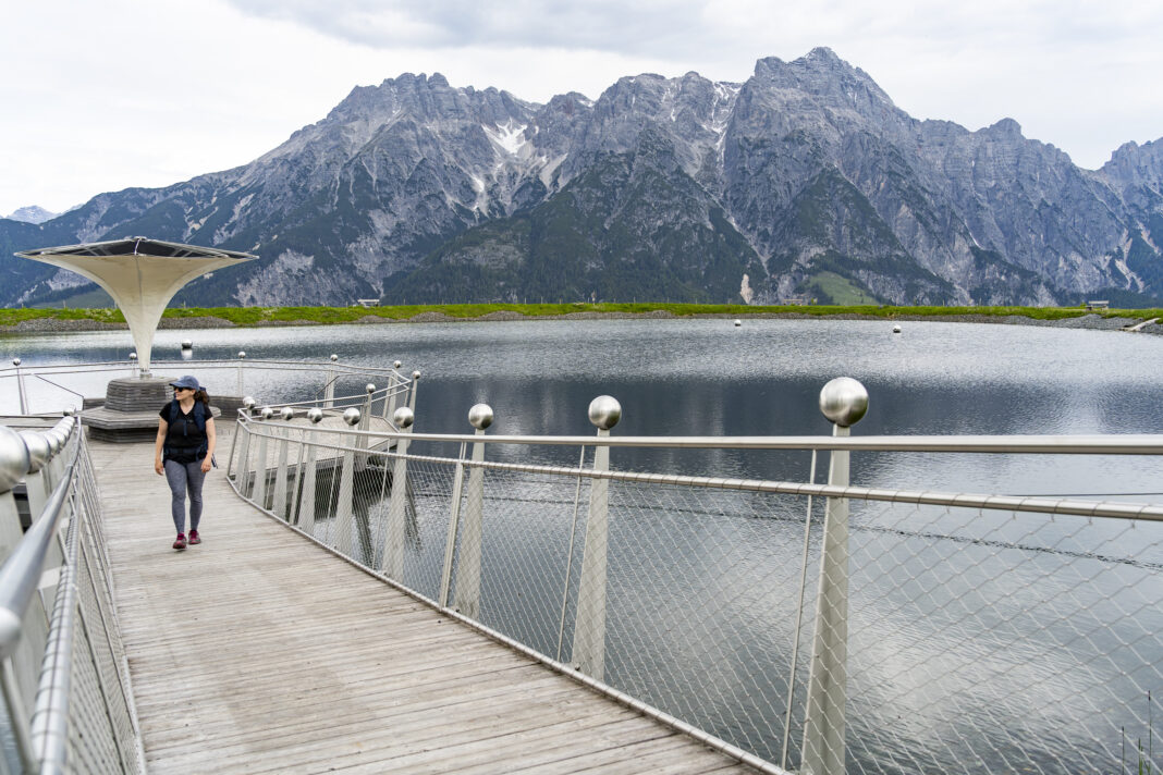 Die futuristische Insel im See