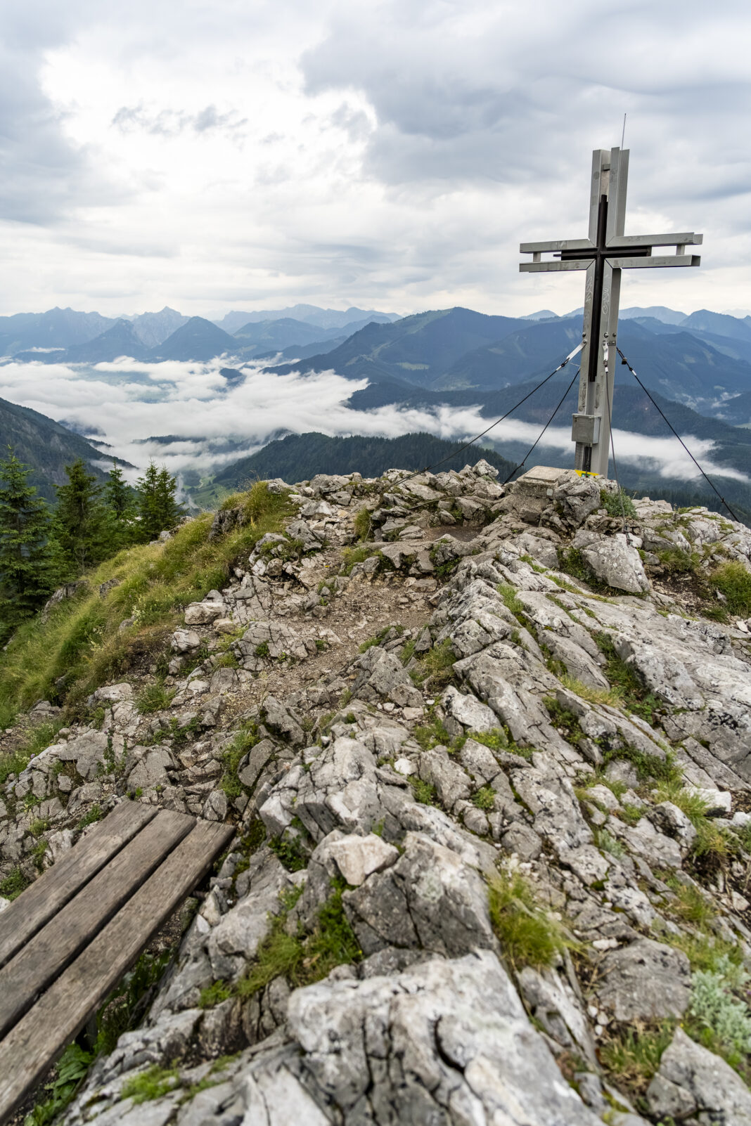 Das Gipfelkreuz des Frauenkopfs