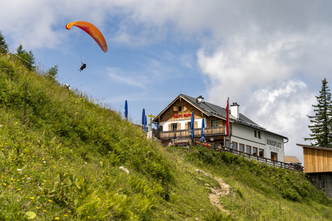 Zwölferhornhütte