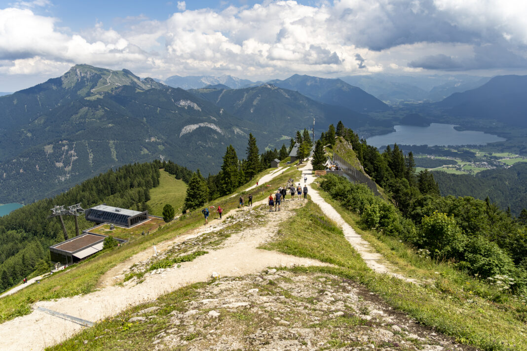 Der Gipfelbereich des Zwölferhorns mit der Bergstation
