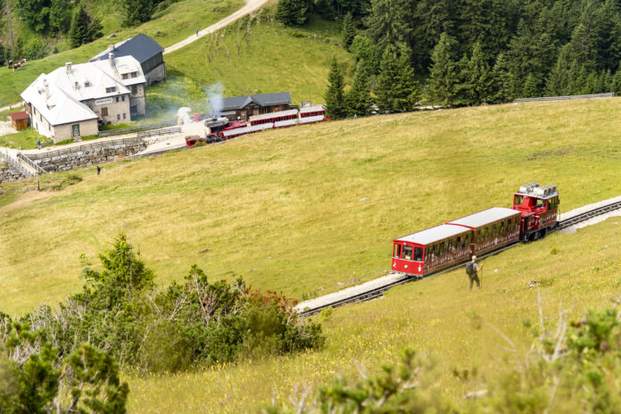 Die Schafbergbahn ist die steilste Zahnradbahn Österreichs