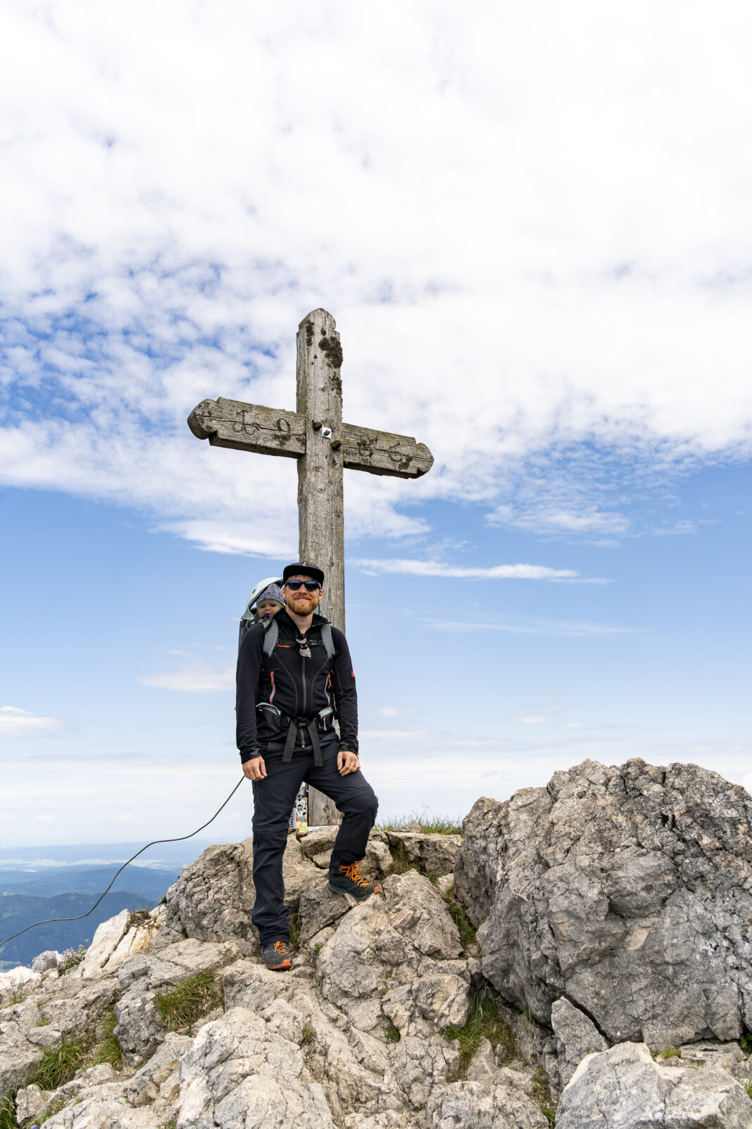 Nach etwas mehr als 1.200 Höhenmetern glücklich am Gipfel des Schafbergs