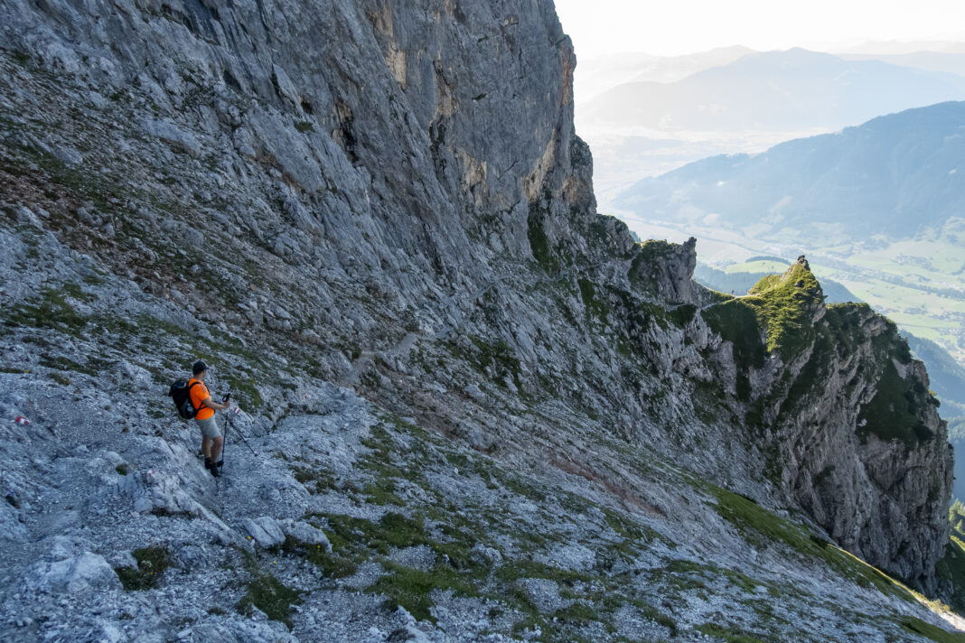 Blick zurück zur etwas ausgesetzten Querung unterhalb der Passauer Hütte