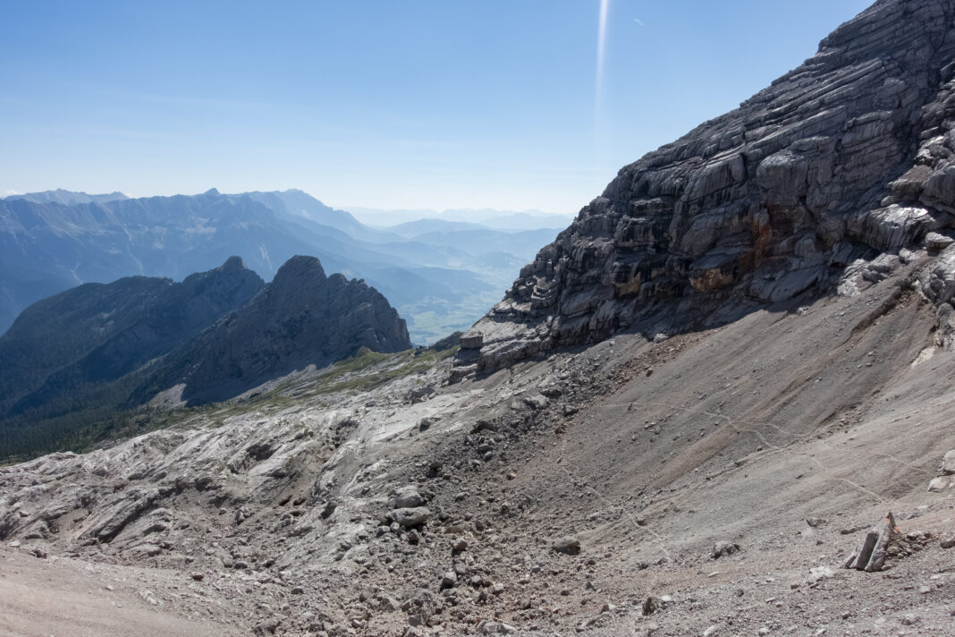 Blick vom Klettersteig Richtung Passauer Hütte