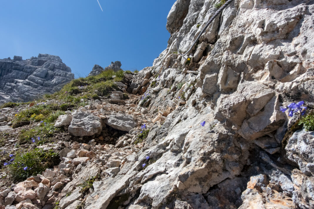 Gehgelände im Klettersteig