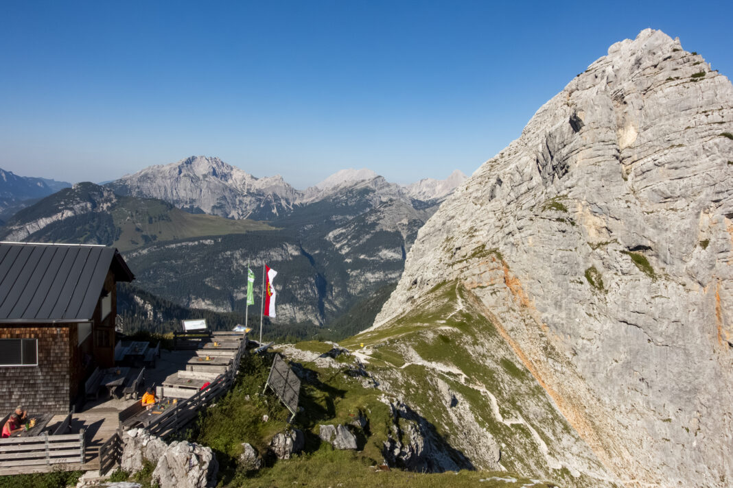 Hier lässt sichs aushalten: die Passauer Hütte