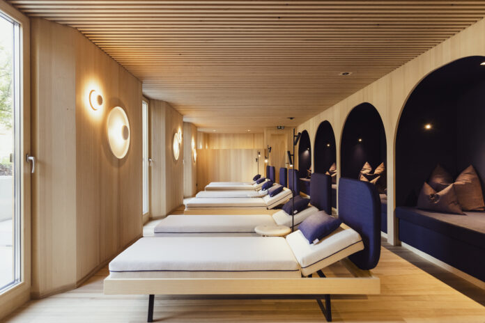 Wellnessbereich mit liegen im Adler Schoppernau