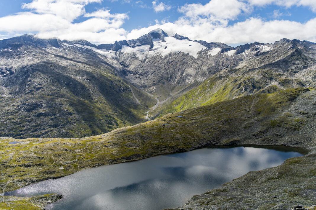 Der Untere Schwarzhornsee mit der Hochalmspitze