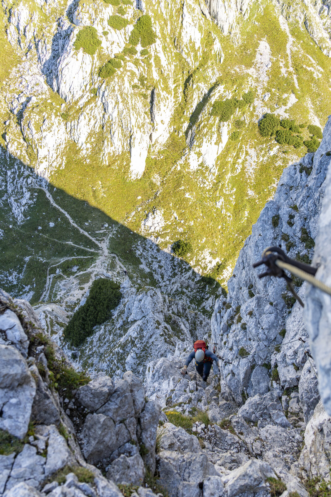 Tiefblick zum Luknja-Pass