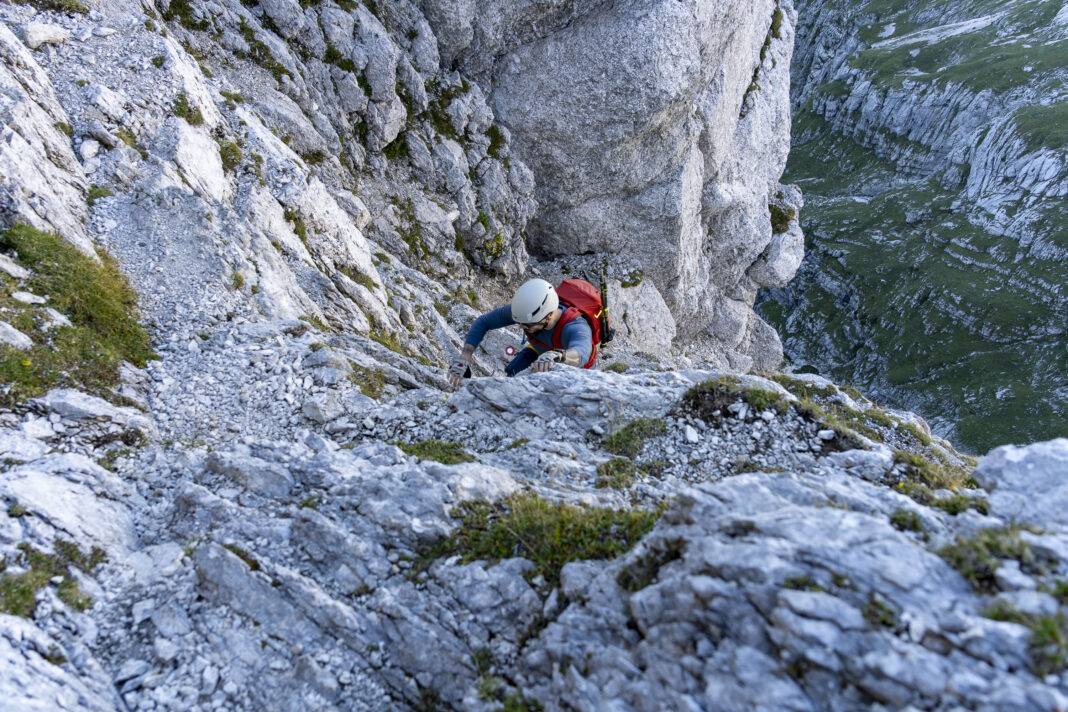 Ungesicherte Kletterstellen wie diese gibt es viele am Weg nach oben