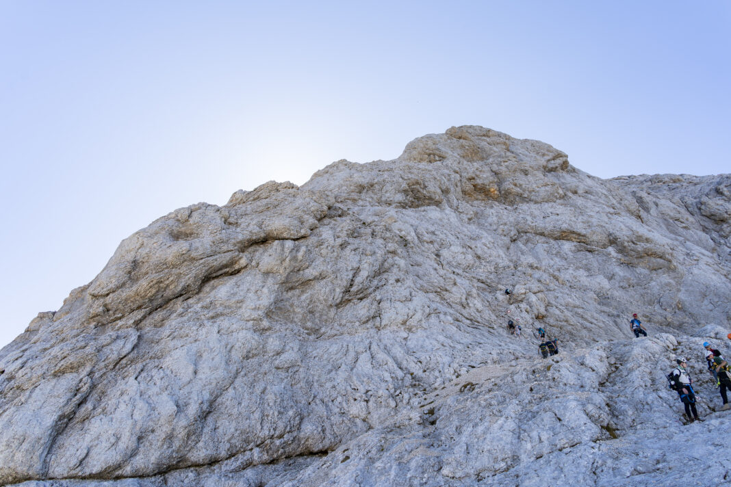 Blick zurück auf den unteren Teil des Abstiegs vom Gipfel