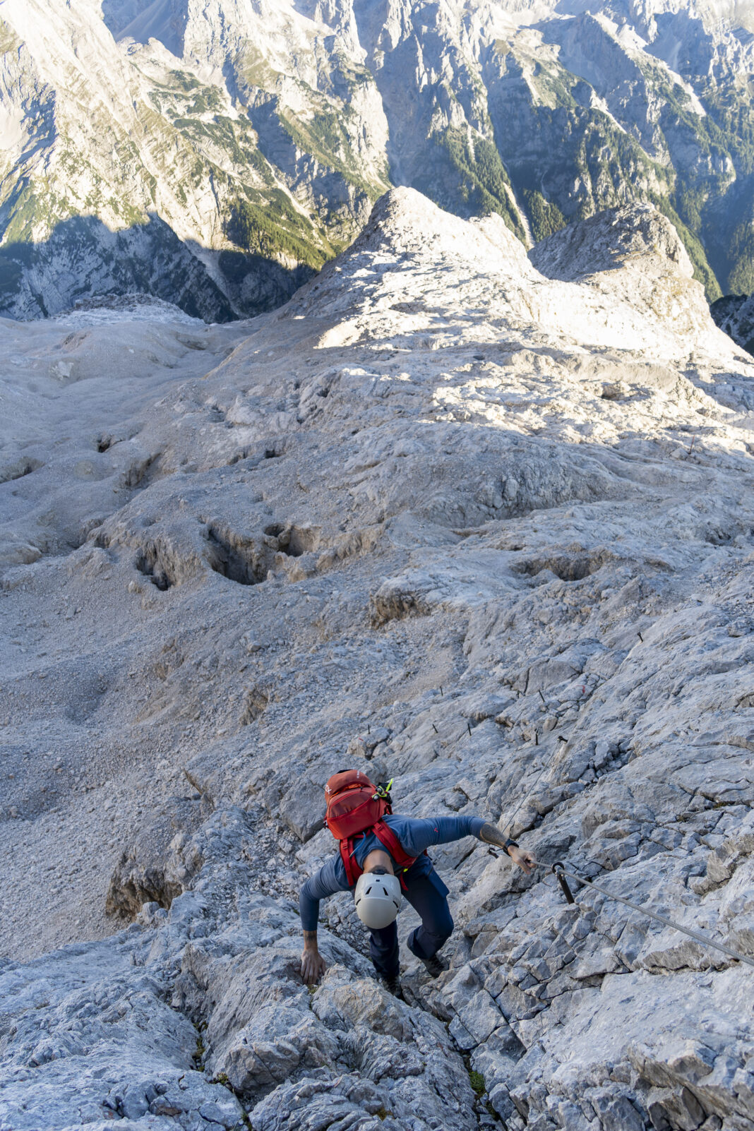 Kurze, seilversicherte Passage beim Abstieg