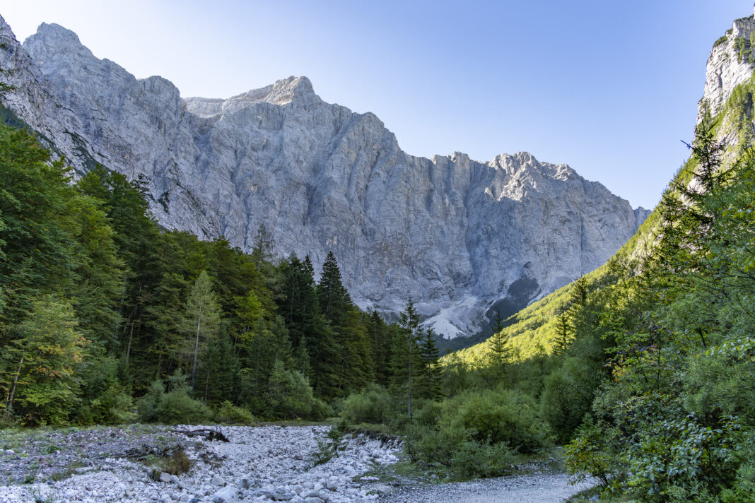 Die mächtige Nordwand des Triglav; kaum zu glauben, dass wir das komplette Massiv überschritten haben