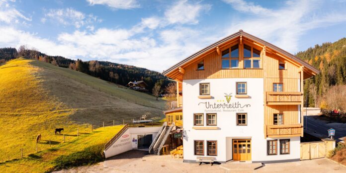 Das Hotel Unterreith im Herbst