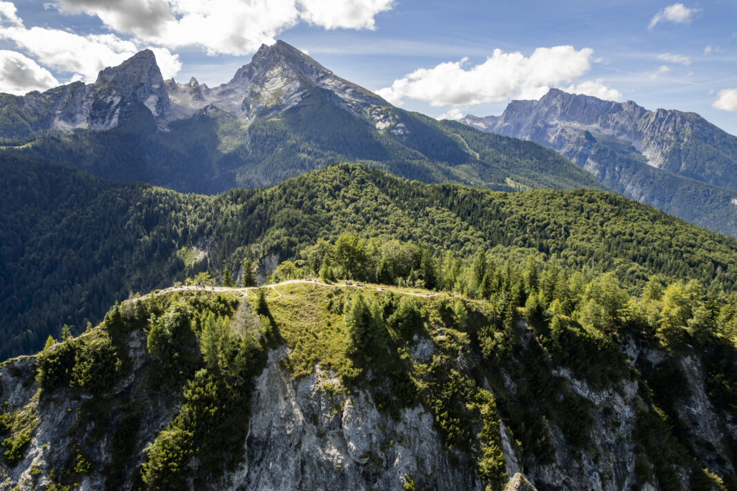Der Gipfelbereich erinnert an eine natürliche Aussichtsplattform