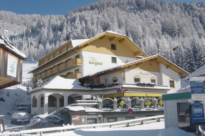 Berghof Innerkrems außen Winter
