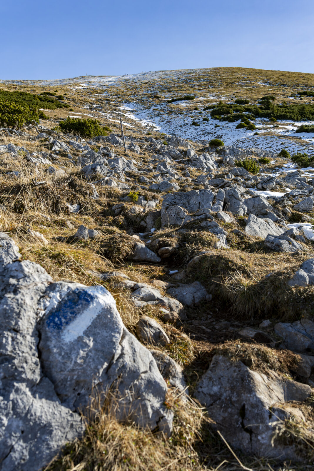 Die letzten etwas mehr als 300 steilen Höhenmeter wirken von herunten deutlich kürzer
