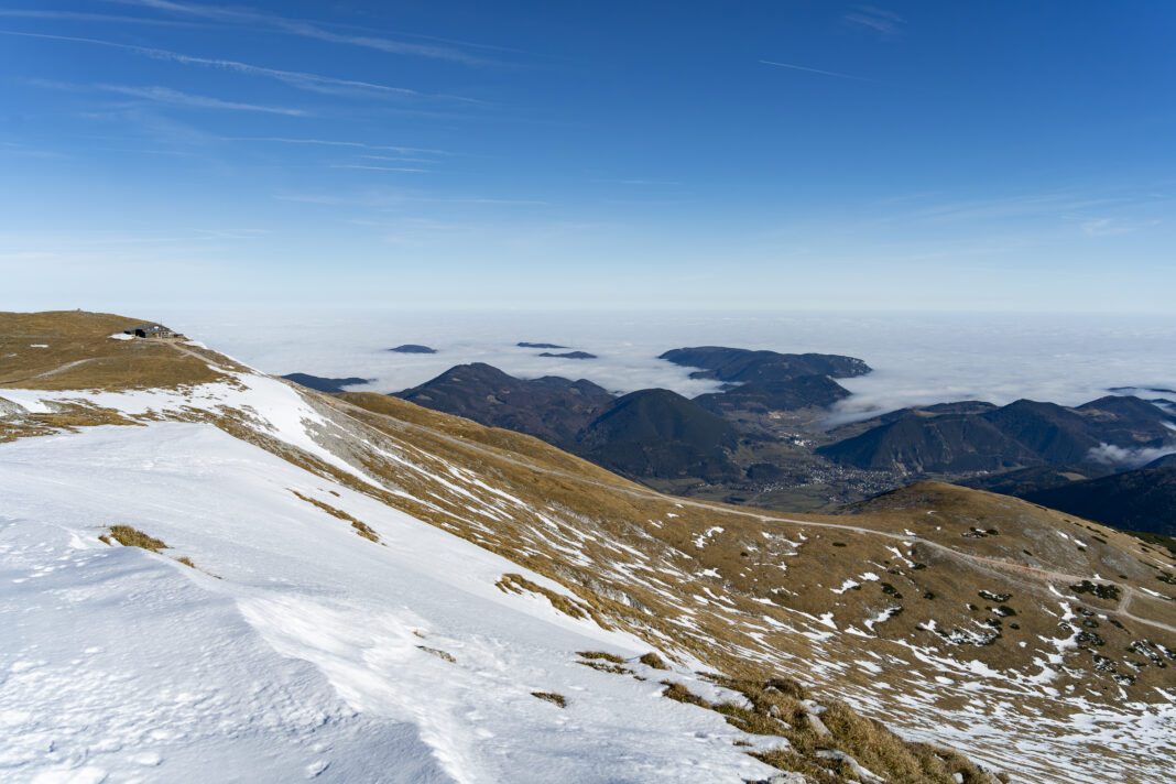 Am Gipfel: links die Fischerhütte