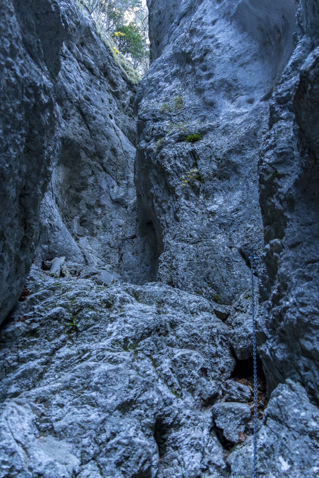 Kurzer kettenversicherter Abschnitt in der Weichtalklamm