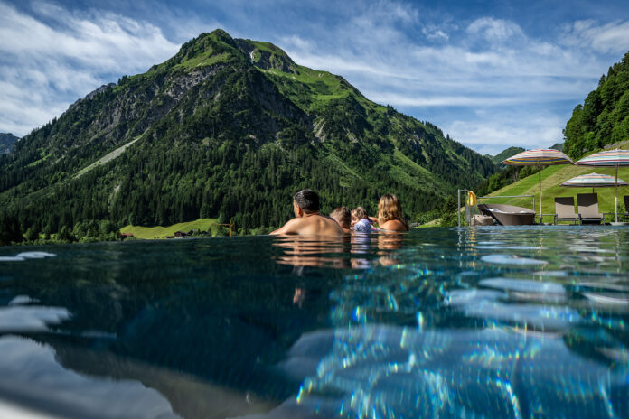 Pool mit Ausblick im Rosenhof
