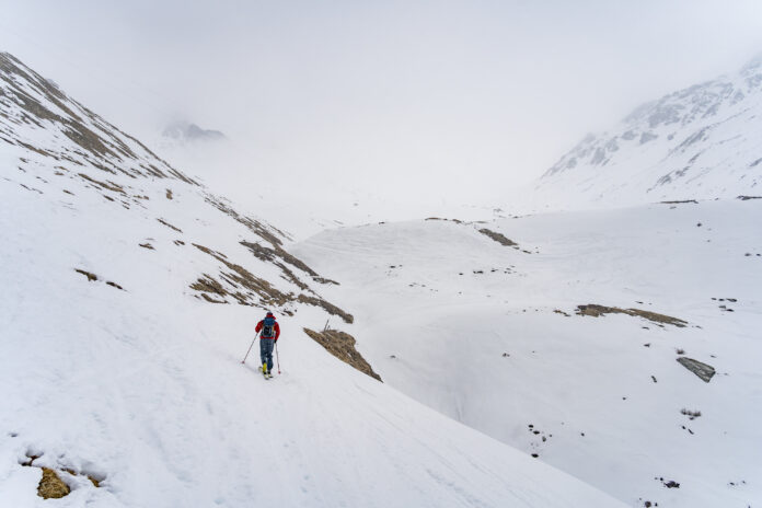 Ein Taleinschnitt dient als Eingang in das weitläufige Kar