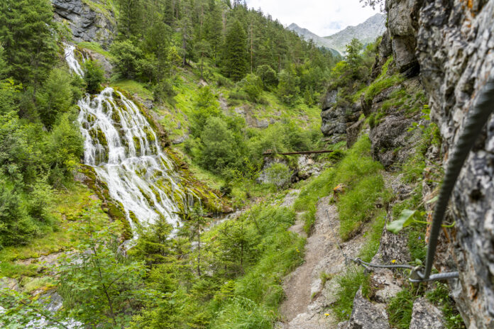 Island Vibes beim Stoissen Wasserfall