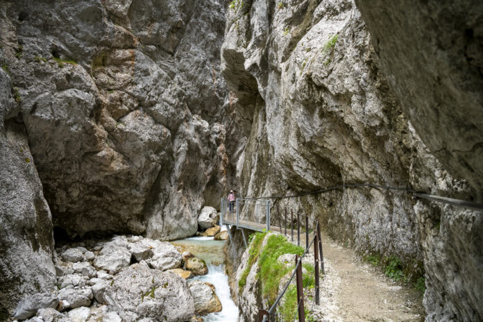 Wanderer in der Höllentalklamm