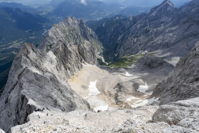 Der Blick zurück auf den langen Weg durchs Höllental