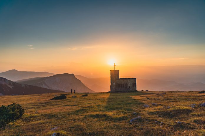 Raxkirche bei Sonnenuntergang