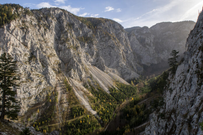 Tiefblick vom Rudolfsteig in Große Höllental