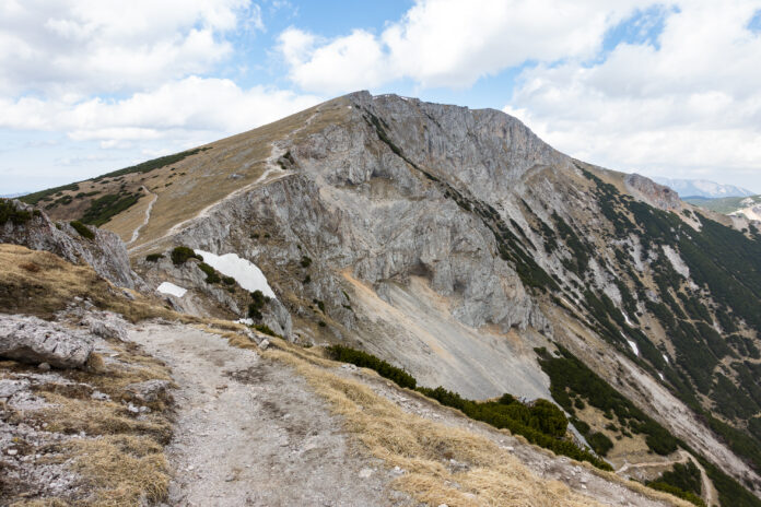 Rechts unten zieht der Schlangenweg hoch
